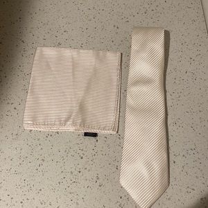 David Donahue silk tie and pocket square set